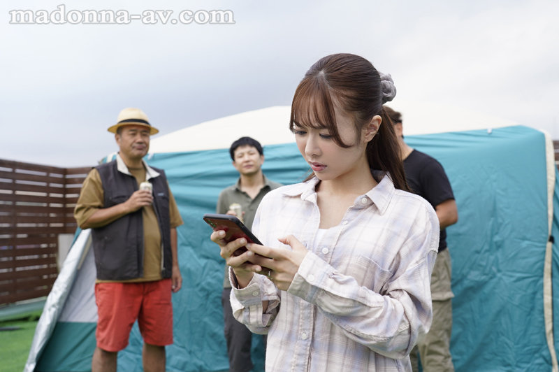 町内キャンプNTR テントの中で何度も中出しされた妻の【閲覧注意】寝取られ映像 栗山莉緒のサムネイル画像