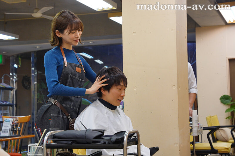 「アナタだけの特別サービスですよ…？」 人妻美容師の誘惑 夫婦経営のヘアサロンで担当・すみれさんに中出しをせがまれ痴女られた僕。 黒川すみれのサムネイル画像