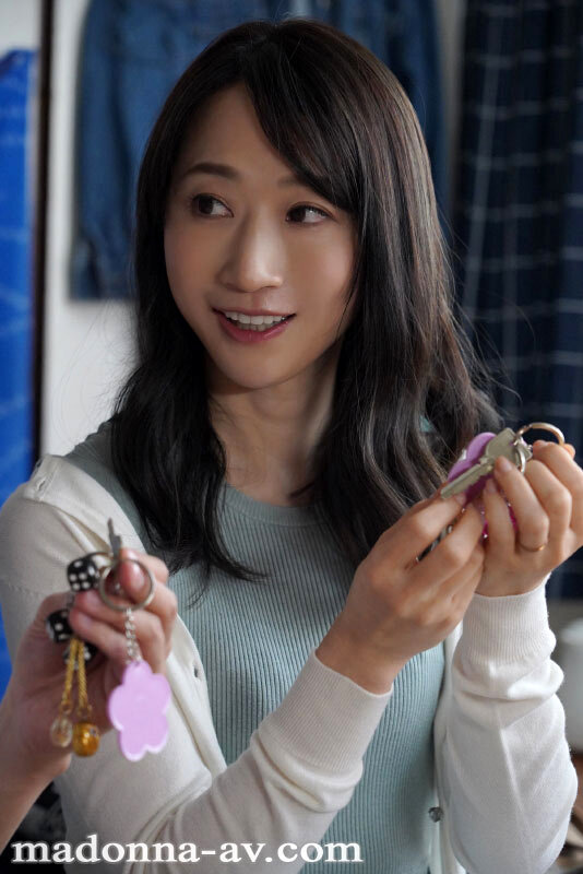 合鍵をもらった人妻が、男子学生が卒業するまで中出しされた一人暮らし部屋。 水戸かなのサムネイル画像
