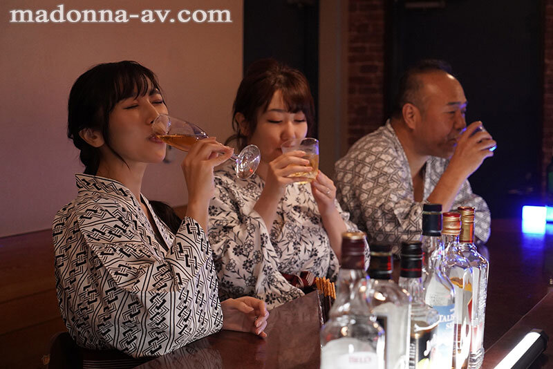 密着セックス ～夫の上司と夫の居ない温泉旅行で酒と不貞に溺れた私～ 上羽絢のサムネイル画像