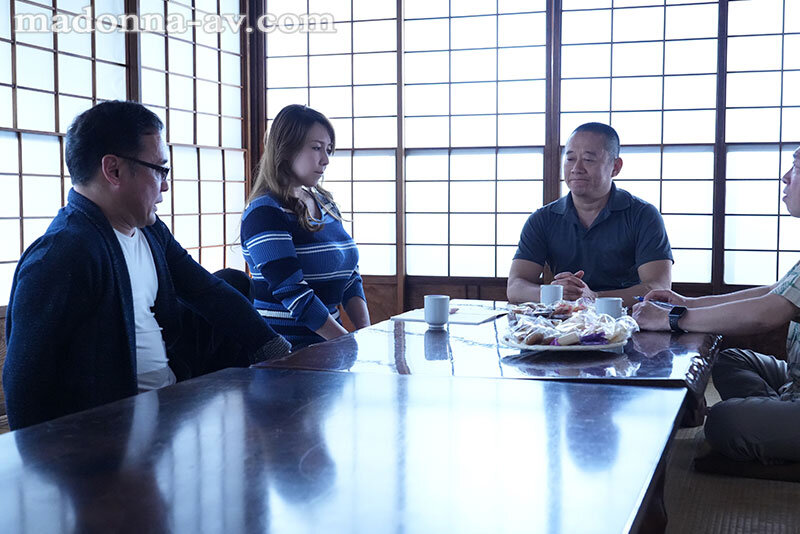 町内会の乳オナホにされた人妻 ～熟乳を躾ける中年オヤジの輪●集会～ 風間ゆみのサムネイル画像