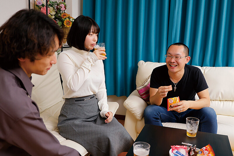 絶倫巨乳妻を持て余した俺は、デカチンの親友に寝取ってもらった！ 九井スナオのサムネイル画像