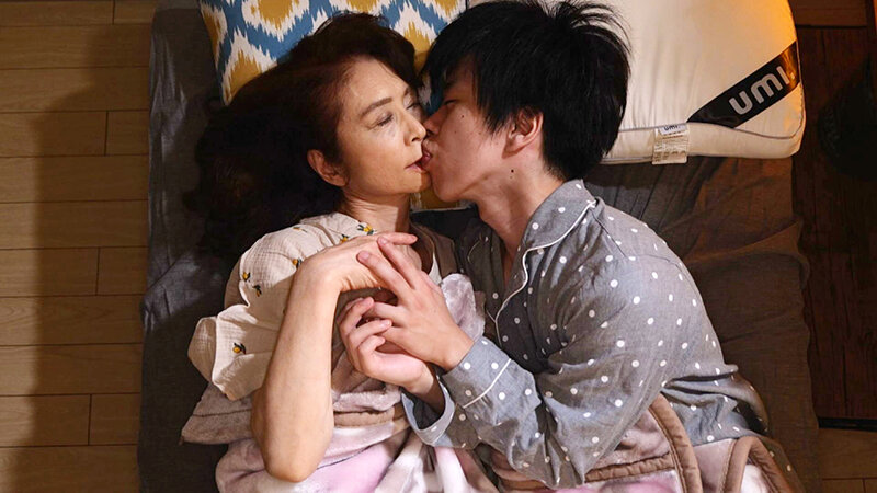 「お婆ちゃんに興奮する僕は変態ですか？」僕と祖母の内緒のラブラブ性活日記。のサムネイル画像