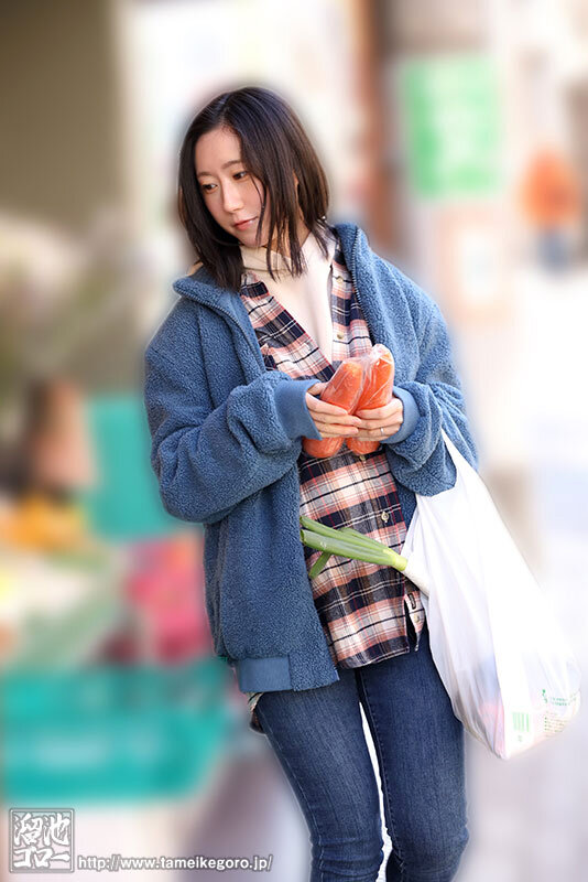 ド堅い家に生まれ、ド真面目に結婚、ド真面目に内職…控えめで上品な性格と裏腹に 絶頂113回 チク攣237回 恥じらいAcup 乳首でイって顔射懇願するド変態なスレンダー新妻 槇原とわのサムネイル画像
