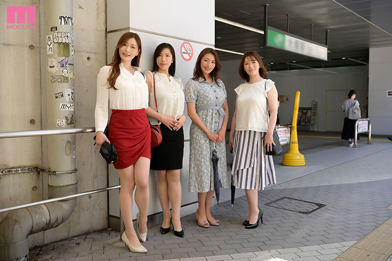 20年ぶりに集まったおばさんピンサロ同窓会 オクチ＆オマ〇コの花びら大回転でチ〇ポしゃぶりまくりハメまくり無制限中出ししまくった一日。 小早川怜子 翔田千里 山瀬美紀 葵百合香のサムネイル画像
