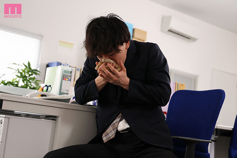 僕の性癖に刺さる美脚女上司のノーパン直穿きパンスト挑発に負け上から目線で痴女られ20発射精し絶賛ドはまり中 月野江すいのサムネイル画像