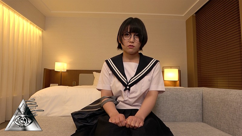 ムチムチお尻と水着の競演 柏木あみのサムネイル画像