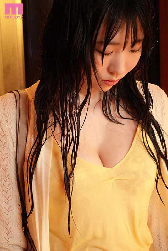 彼女の姉の濡れ‘神乳’誘惑がエロすぎて…。彼女が不在の24時間、一生分の精子出すほどハメまくった…！ 百田光稀のサムネイル画像