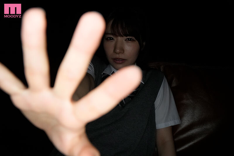 私は義父の肉オナホ。あの日から’大嫌い’に変わった。ママの身代わりになって、変態義父にデリヘル嬢扱いされて、過激衣装を着たまま犯●れて、絶倫ピストンで何度も犯●れて、20発も快楽調教させられ続けたから。 三浜唯のサムネイル画像