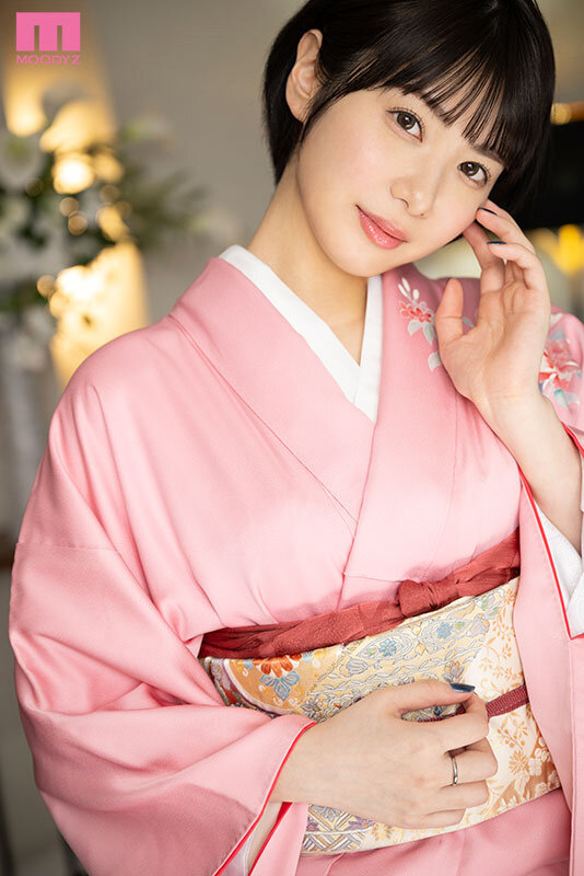 新人 あの有名俳優も足繁く通う会員制の六本木某高級クラブで働くおじさん大好き若ママが着物を脱いでAVデビュー！ 桐山ここみのサムネイル画像