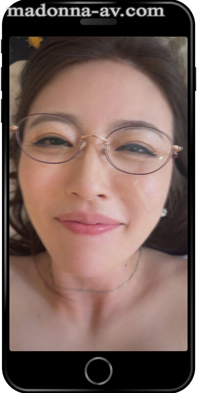 【スマホ推奨】 タテ動画 サクっとヌキたい人専門。 ※こちらは≪MADOOOON！！！！ めがね 「ただ、‘眼鏡’だけかけてと言われて来ました。」≫の本編中にスマホで撮影した映像です―。 木下凛々子のサムネイル画像