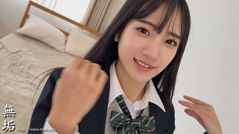 某投稿サイトで話題沸騰中！制服美少女No.1！ 最高にエロくて可愛い制服女子とハメまくりイチャラブSEX！ 超人気作BEST 4時間！のサムネイル画像