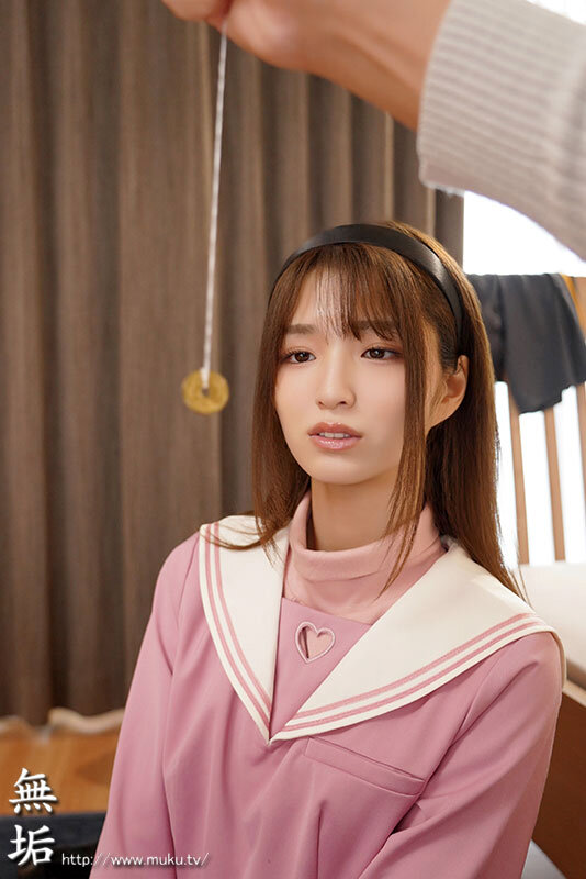 催●によって「先日助けていただいたオナホです」と思い込んでる隣の家のかよちゃん 催●術は実在した！ 隣の家の美少女にオナホになる催●術をかけて口マ〇コとパイパンマ〇コが使い放題やり放題！ 倉本すみれのサムネイル画像