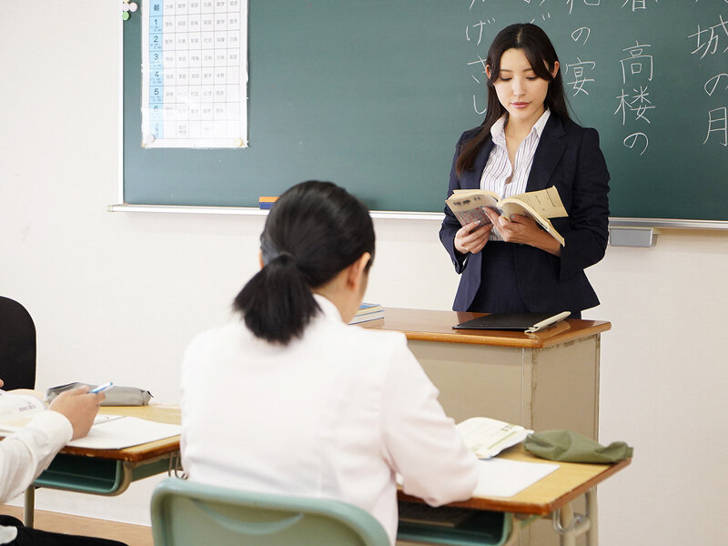 3連休の無人の学校で緊縛調教されマゾ堕ちしていく美人女教師 森沢かなのサムネイル画像