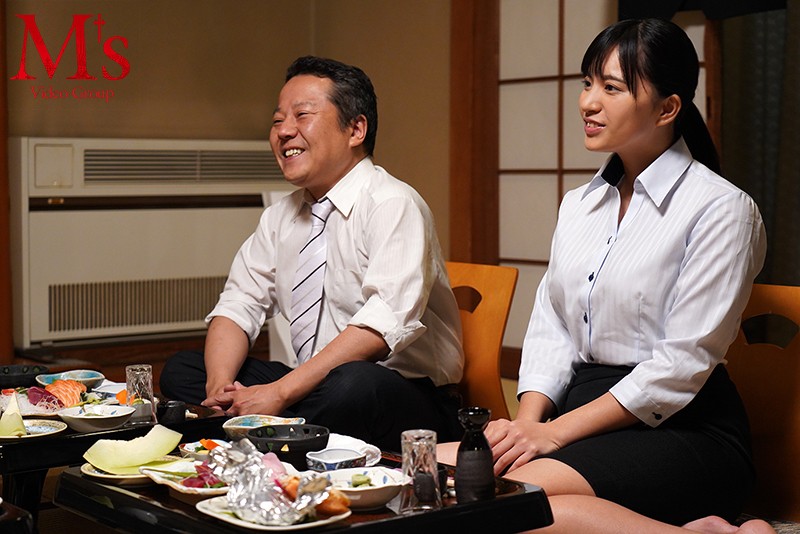 出張先のひなびた温泉旅館で新卒女子社員とまさかの相部屋逆NTR 彼女のもの凄い腰使いに何度も何度も中出しさせられてしまった私 根尾あかりのサムネイル画像