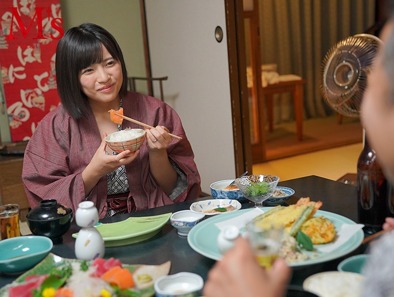 結婚退社した新卒女子社員と運命の再会W不倫 空白の時間を取り戻すような情熱的なセックスに何度も何度も中出ししてしまった私…三たび 根尾あかりのサムネイル画像