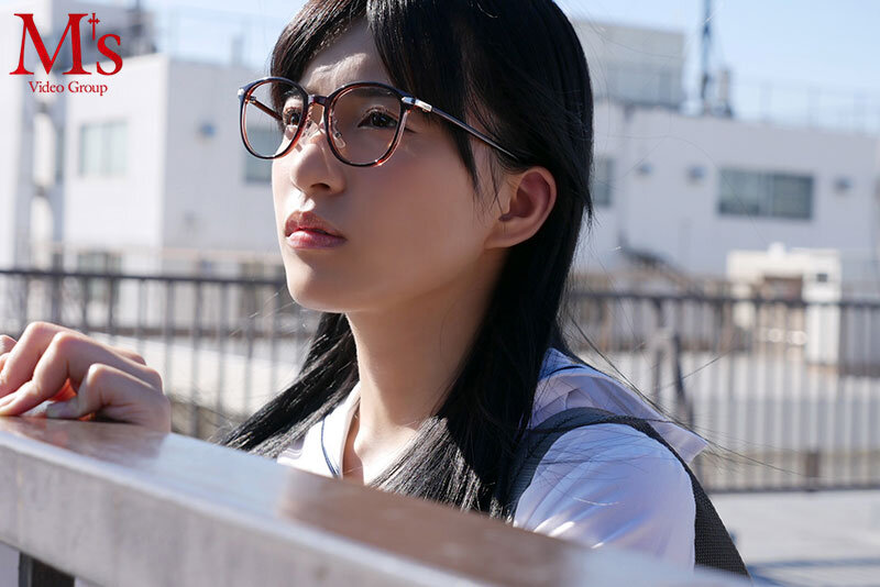 どうせなら…最後に1発ヤラせてくれ！！！ 容姿端麗で成績優秀な無気力美少女に童貞キモオタ絶倫男子が性欲全開たなぼた種付けピストン 根尾あかりのサムネイル画像
