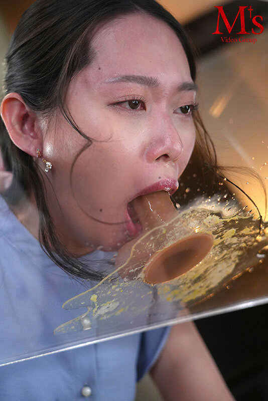 喉射！口射！大量精飲！白目を剥くほど喉奥えぐる喉姦ごっくんイラマチオ 上品なマゾ美人妻の喉奥と膣奥を完膚無きまで嬲って●す串刺しハードFUCK 三池小春のサムネイル画像