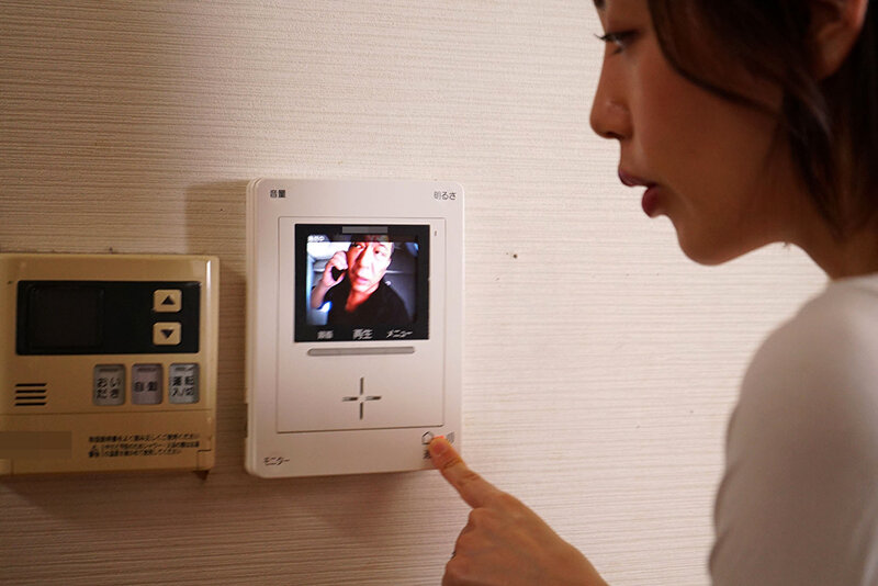 海外赴任から帰国したら…嫁さんが近所のオラついた巨根男の言いなり孕ませ肉便器になっていました… 美咲かんなのサムネイル画像
