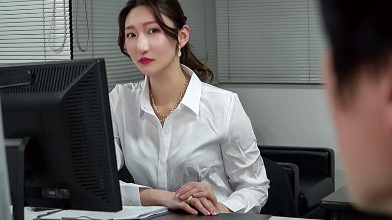 終電を逃した憧れの女上司と…におう蒸れたアソコを互いに舐め合い我慢できずにヌルっと挿入 背徳の居残りオフィスで残務処理 小谷舞花のサムネイル画像