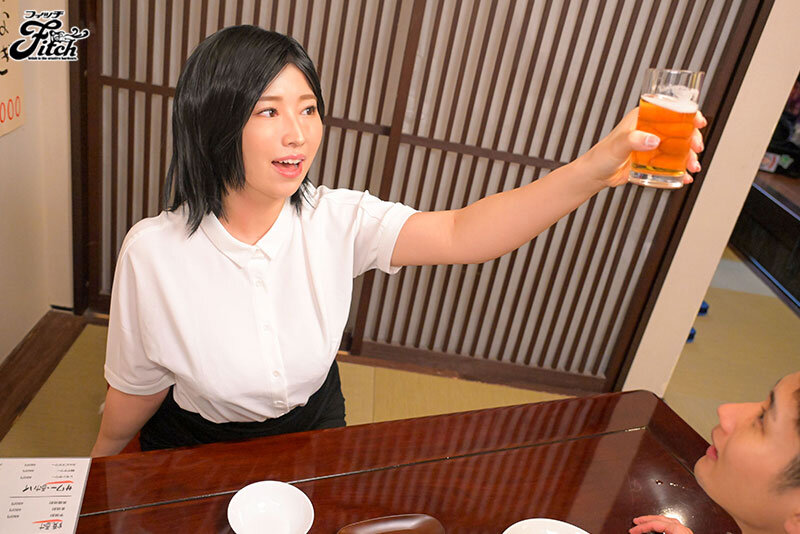 憧れの巨乳女上司とエッチな関係に… 実写版！会社のマドンナとラッキーでヤれた話 松本菜奈実のサムネイル画像