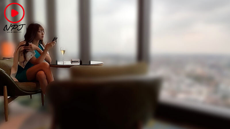 オトナ美スタイル女子に出会える！噂の高層階BARラウンジ エッグい腰振り騎乗位でナマ5射精中出しSEX 木下ひまりのサムネイル画像