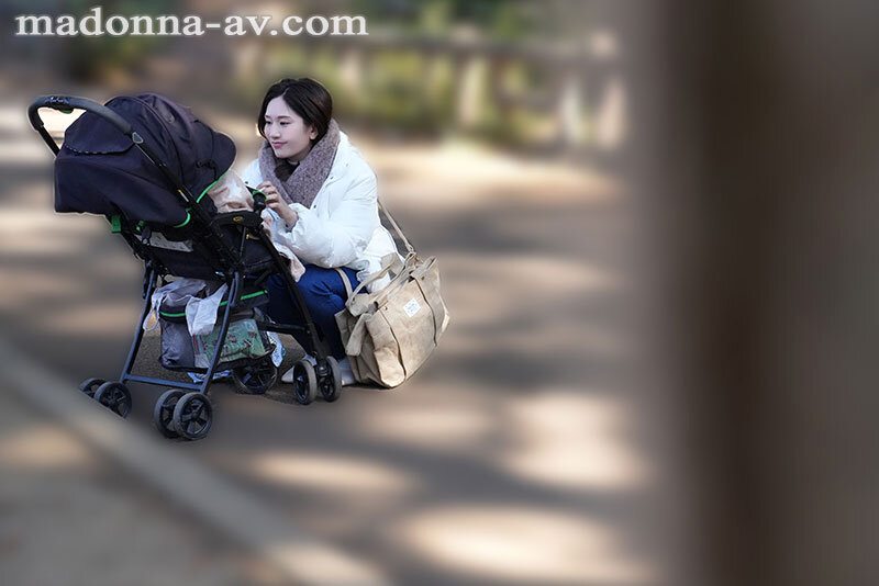 巨乳ママ借金取り立て自宅訪問レ×プ ～夫、息子、ママ友のすぐ傍で…～ 木村玲衣のサムネイル画像