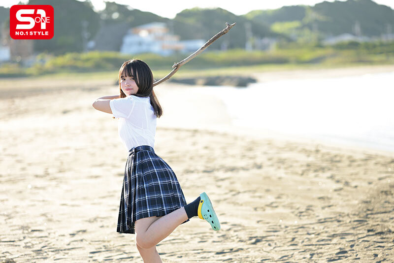 大きな瞳のイマドキ王道美少女がAVデビューして1年が経ちました。 渚あいり 初めてのベスト 12時間のサムネイル画像
