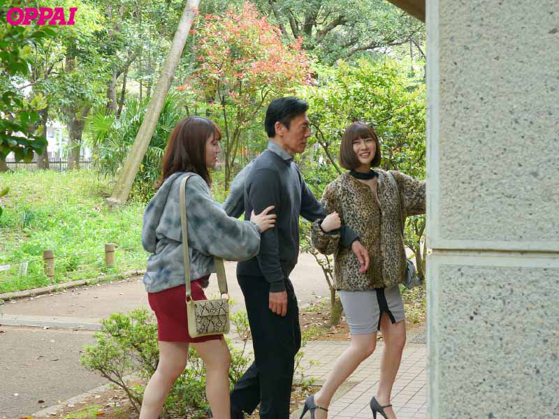 え、こんな場所で挟み撃ち！？声が出せない状況で強●射精・男潮吹きパパ活Wデート 小花のん 川北メイサのサムネイル画像
