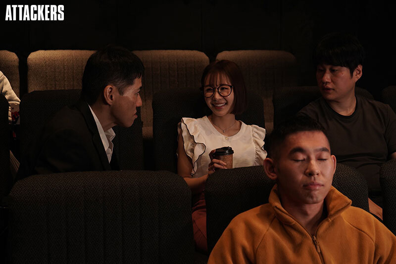 媚薬痴●映画館 栗山莉緒のサムネイル画像