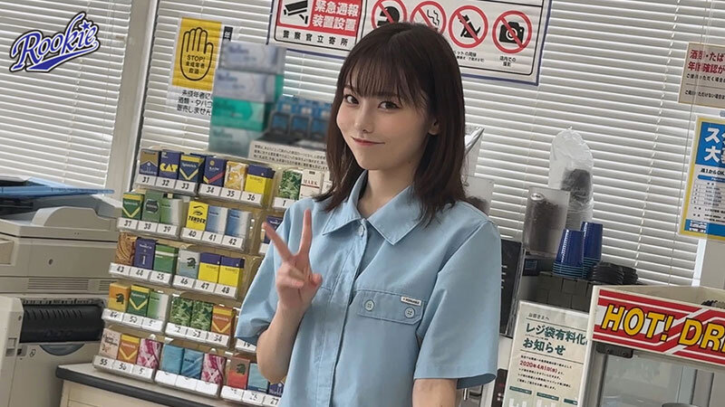 性欲溢れたコンビニバイト彼女は客がいるのにバイトテロ密会＆時短エロ奉仕でザーメンぶっこ抜き！！仕事終わりも変態オマ●コフル稼働でハメまくる24時間ド発情営業。 秋元さちかのサムネイル画像