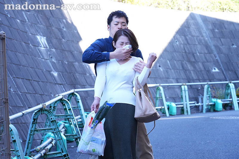 人妻を拘束椅子に放置して2時間…唾液だらだらのイグイグ変態女に育った話。 友田真希のサムネイル画像