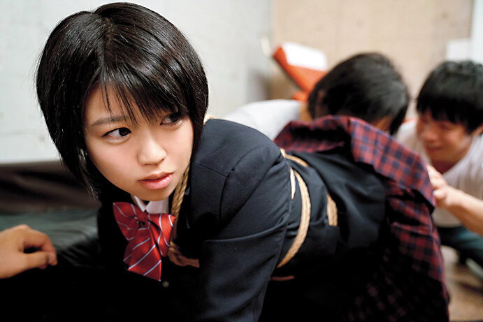 性支配を受け入れる無抵抗な美少女たち File.19のサムネイル画像
