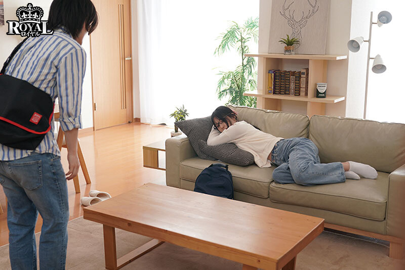 僕の姉は地味で控えめですが、眼鏡を外すと、絶世の美女で我慢できず迫ったら素股からの生挿入で初中出しをさせてくれました。 西野絵美のサムネイル画像