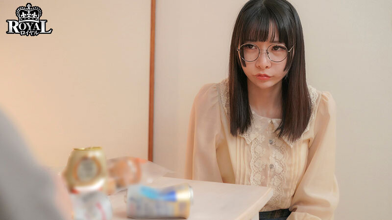 王様ゲームで急接近した隠れ淫乱な地味巨乳と、一泊二日のラブラブ中出しセックス。 雛乃ゆなのサムネイル画像