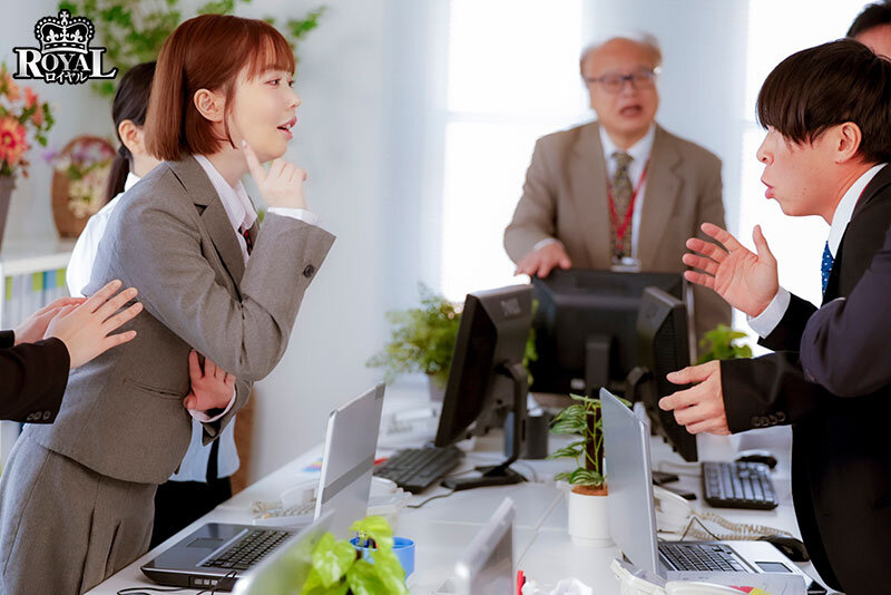 朝起きたら部屋に下着姿の同期女子社員！いつも生意気で悪態ばかりついてくるのに、甘えてきたので… 小栗操のサムネイル画像