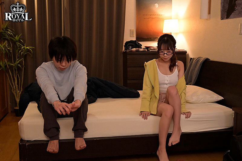 僕の姉は地味で控えめですが、眼鏡を外すと、絶世の美女で我慢できず迫ったら素股からの生挿入で初中出しをさせてくれました。 天羽りりかのサムネイル画像