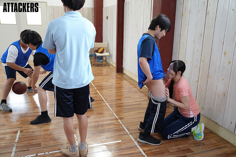 夏の合宿期間中、絶倫生徒の性処理係をさせられた白峰先生 白峰ミウのサムネイル画像