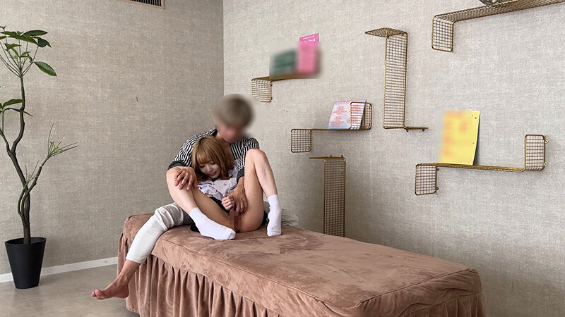 お触り禁止、健全ヌキなしJ●リフレで出会える夢の裏オプ本番嬢の実態盗撮 （SKHB-014）のサムネイル画像