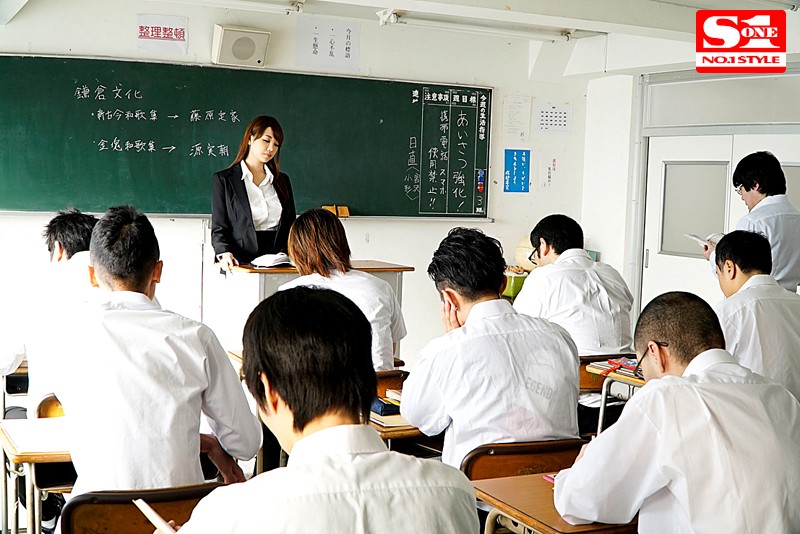 無理矢理12発パイズリ射精させられ集団レ●プされたJcup女教師 RIONのサムネイル画像