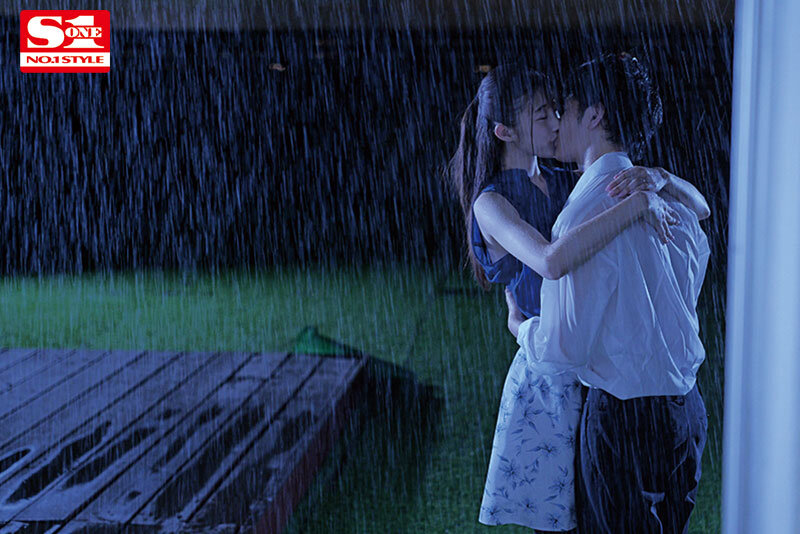 思春期男子は濡れた黒パンスト女教師の夢を見る～突然の豪雨で帰宅困難になった担任と生徒の一夜～ 星宮一花のサムネイル画像