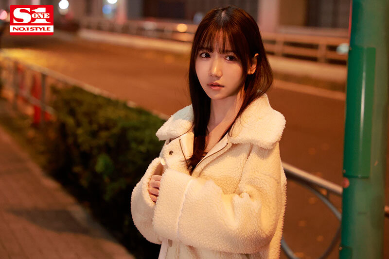 終電を逃したバイト先店長と女子大生はその後…ホテルで朝まで甘くて切ない性交に溺れてしまった、イケない純愛相部屋NTR 三田真鈴のサムネイル画像