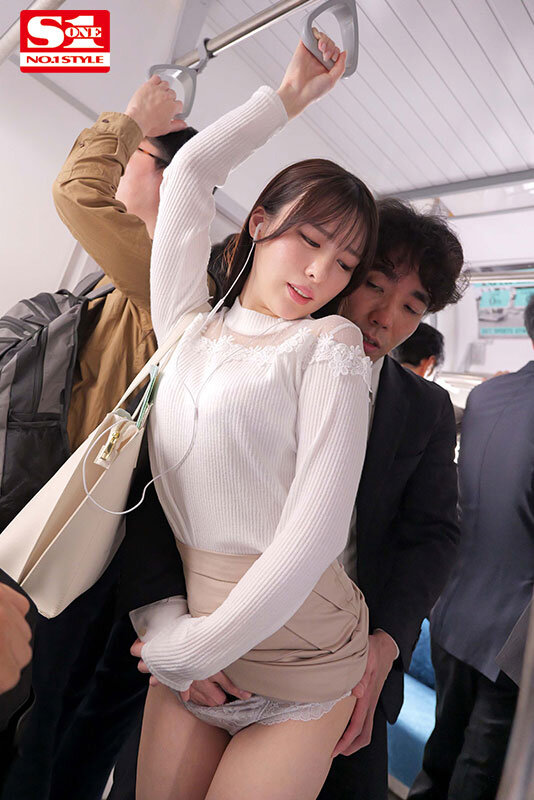 おとなしい音大生は電車痴●に狙われ恐怖以上の快感にイクが止まらない 黒島玲衣のサムネイル画像