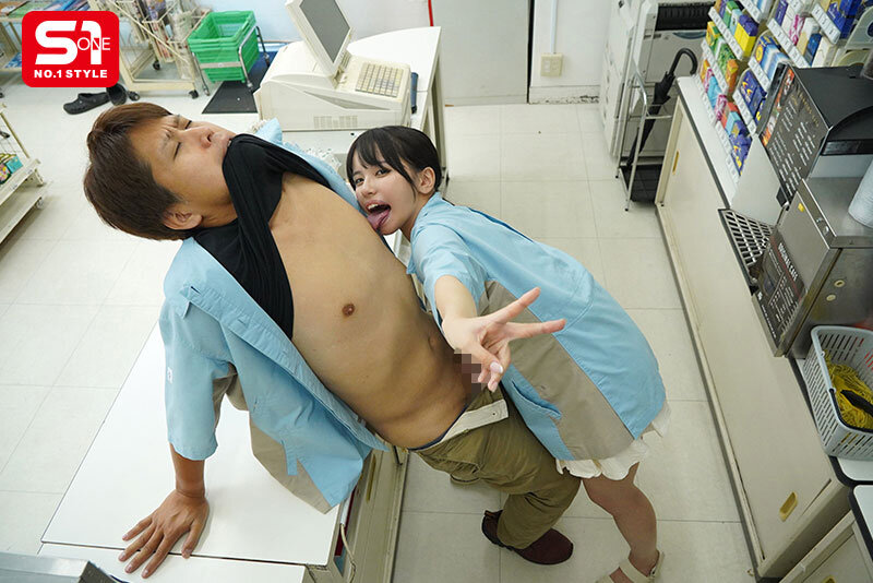 僕は生意気カワいい学生バイトに「ざぁこ」扱いされて 悔しいのにチ●ポフル勃起させて痴女ってくれるのを期待している情けない大人です。 渚あいりのサムネイル画像
