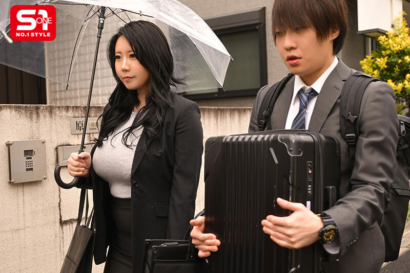 面倒見が良く優しいKカップの女上司とまさかの相部屋 AM0:00 酔った先輩は童貞の僕でも押せばヤレそうです みなみ羽琉のサムネイル画像