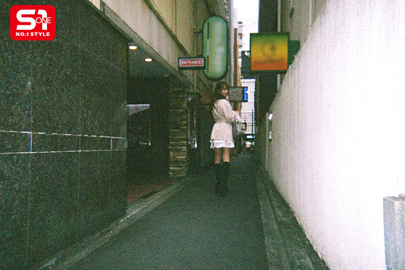 金と時間と性欲がある若妻アリスさん（23歳）のラブホ4軒はしご不倫 花アリスのサムネイル画像