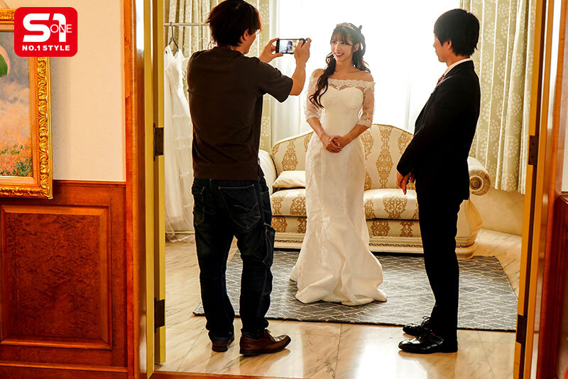 結婚式間近の花嫁、新郎との愛あるSEXよりも男性ウェディングプランナーから無理やり犯●れるほうがま●こビチャ濡れでイキまくる。 七ツ森りりのサムネイル画像