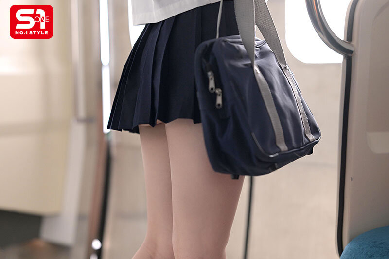この女子学生、純粋そうに見えて中年教師に恋し、痴●師（他人）にも即沼る。 新木希空のサムネイル画像