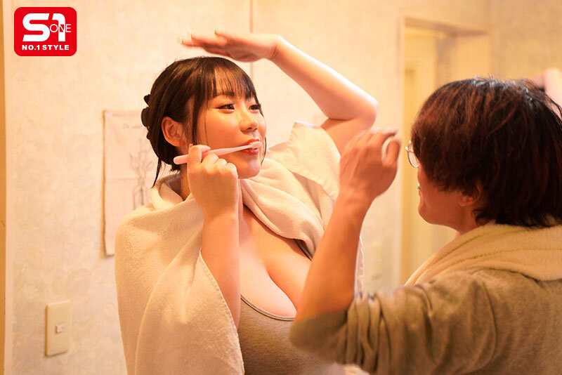 平日午後3時。私は「妻」を脱ぎ捨てた。際どいマッサージは不倫になりますか？ みなみ羽琉のサムネイル画像