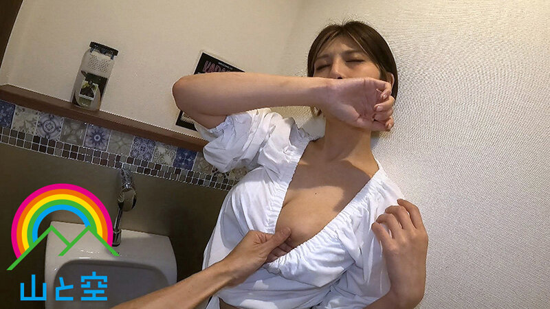 「彼氏いないけど好きな人はいる…誰かは秘密」俺の気を惹くガルバ女子が、スレンダーG魔乳と顔面に似合わず寂しがり屋で距離感0で甘えてきて…恥ずかしがっていた公然猥褻にも従いすまし顔を崩して甘イチャ俺だけに見せるデレイキSEX 九十九メイのサムネイル画像